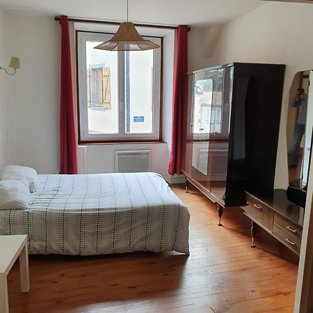 2 Frere Genestier Apartment Pontgibaud Bagian luar foto