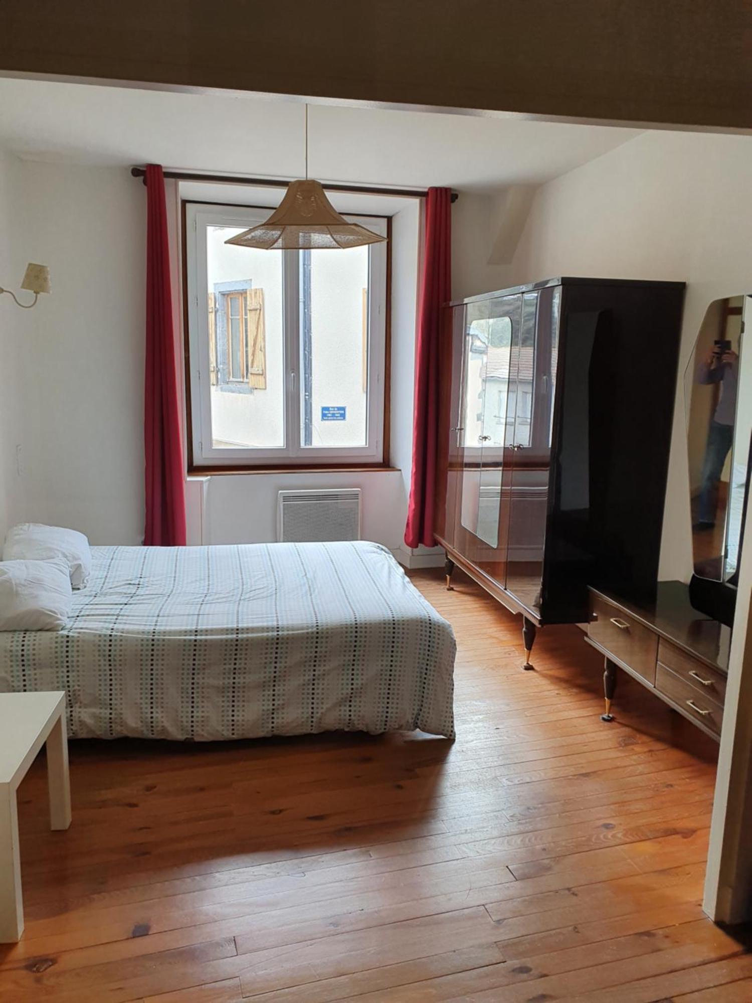 2 Frere Genestier Apartment Pontgibaud Bagian luar foto